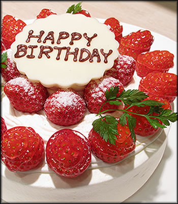 苺いっぱい誕生日ケーキ